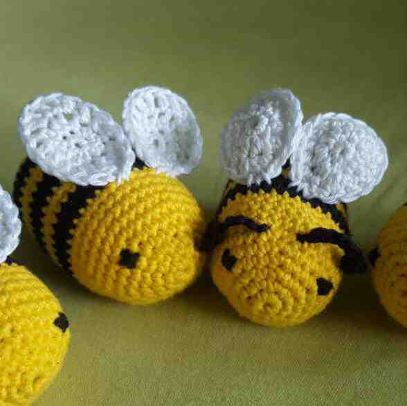 Gestrickte Bienen